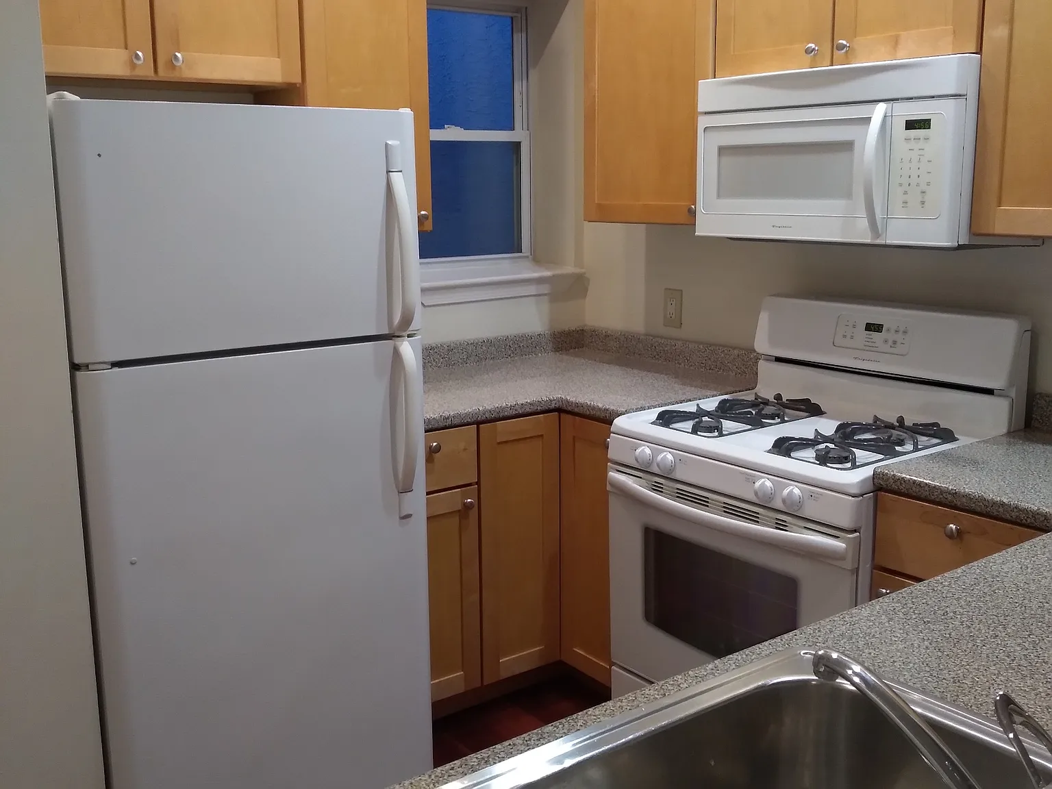 1 bed, 1000 sqft, $1,700 — Photo 3