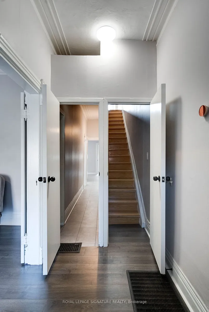 Building Photo - 288 Ossington Ave