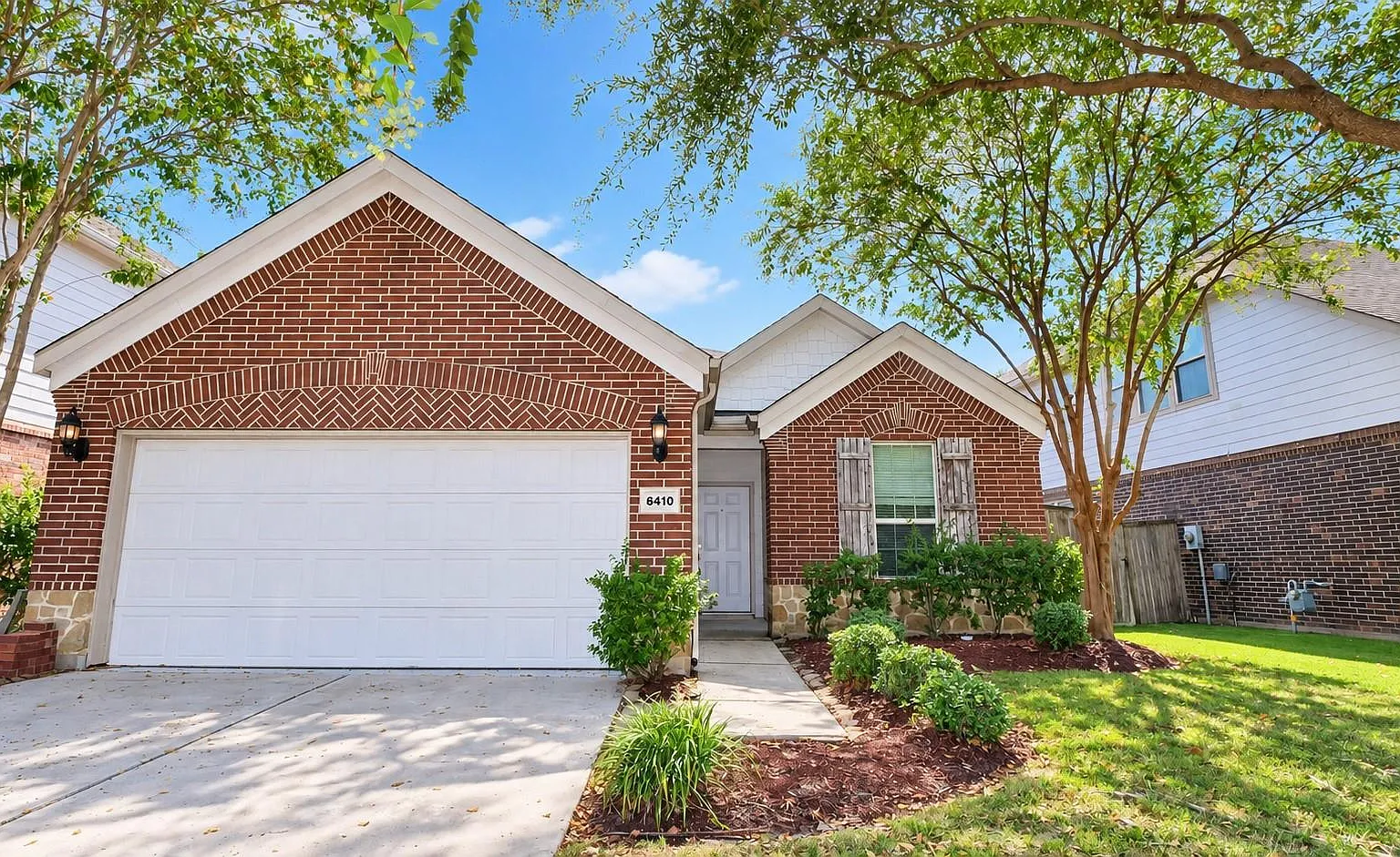 3 bed, 2.0 bath, 1796 sqft, $2,300 — Photo 1