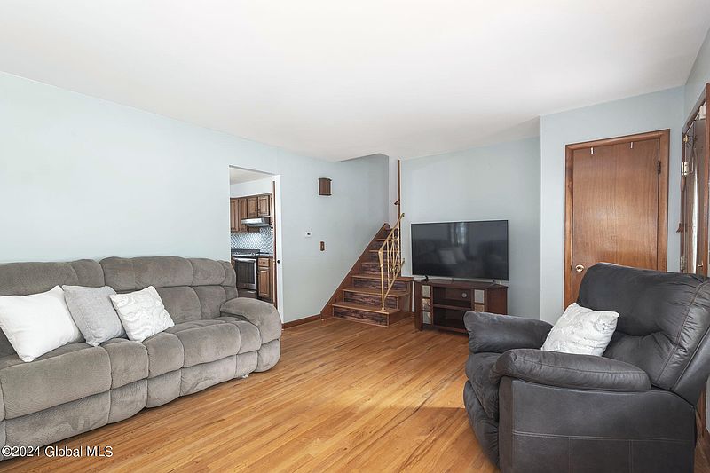 4th image of 116 E Palmer Avenue