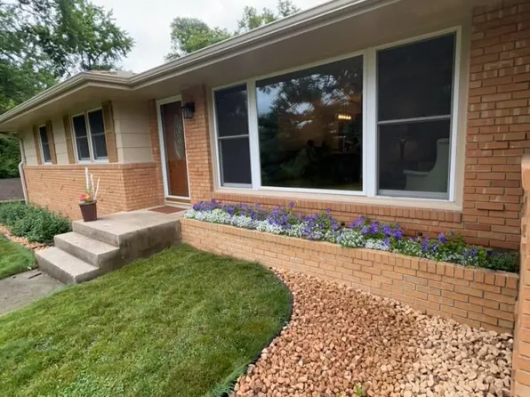 2300 Oakwood Dr, Burnsville, MN 55306