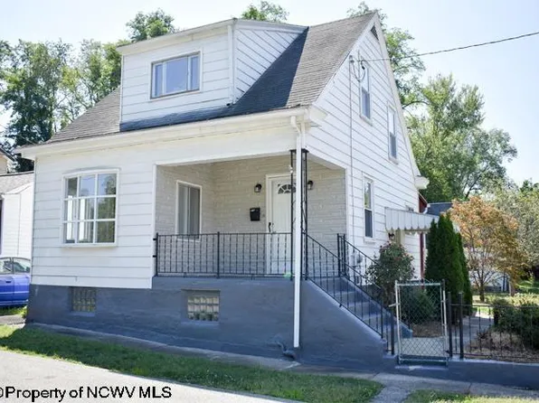 15 Trump Ave, Uniontown, PA 15401