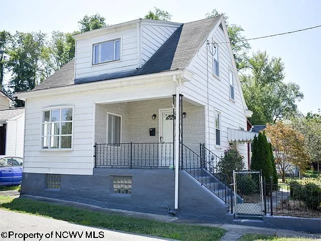 15 Trump Ave photo 1