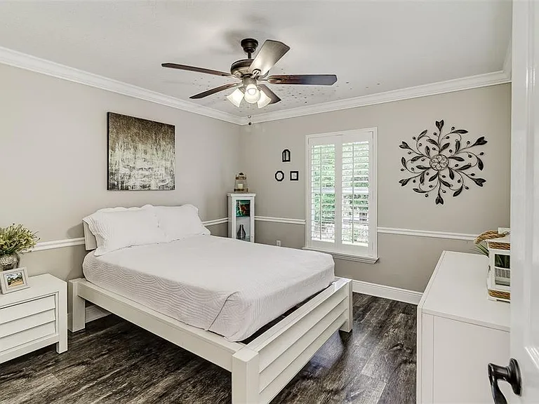 5864 Manchester Dr W — Photo 24