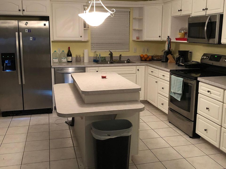 1st image of 266 Lexington Dr