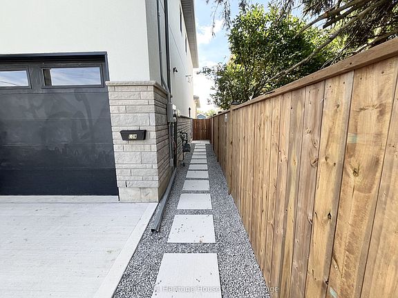 2nd image of 99B Moffatt St