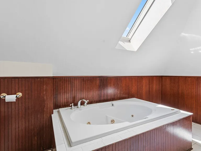 616 Hevey St — Photo 34