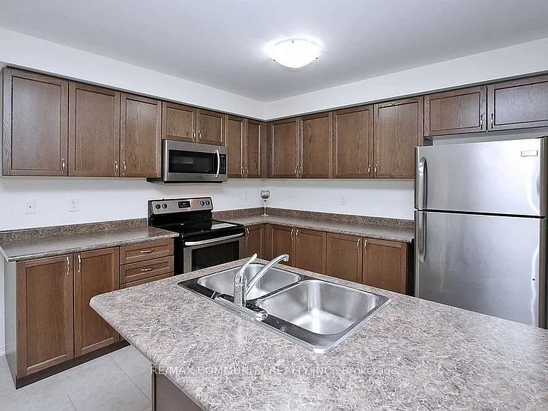 223 Windfields Farm Dr W — Photo 6