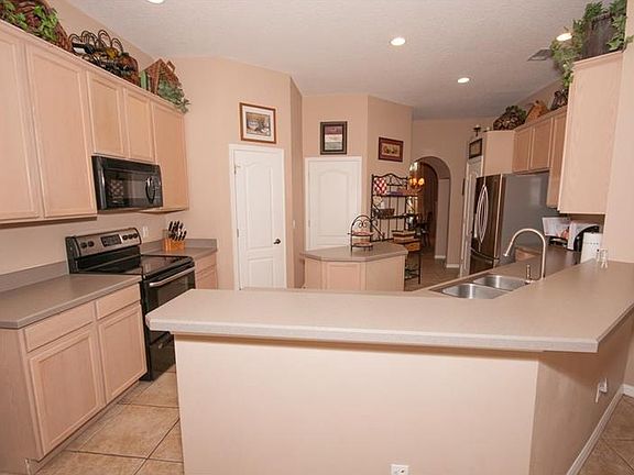 5th image of 501 Avon Glade Pl