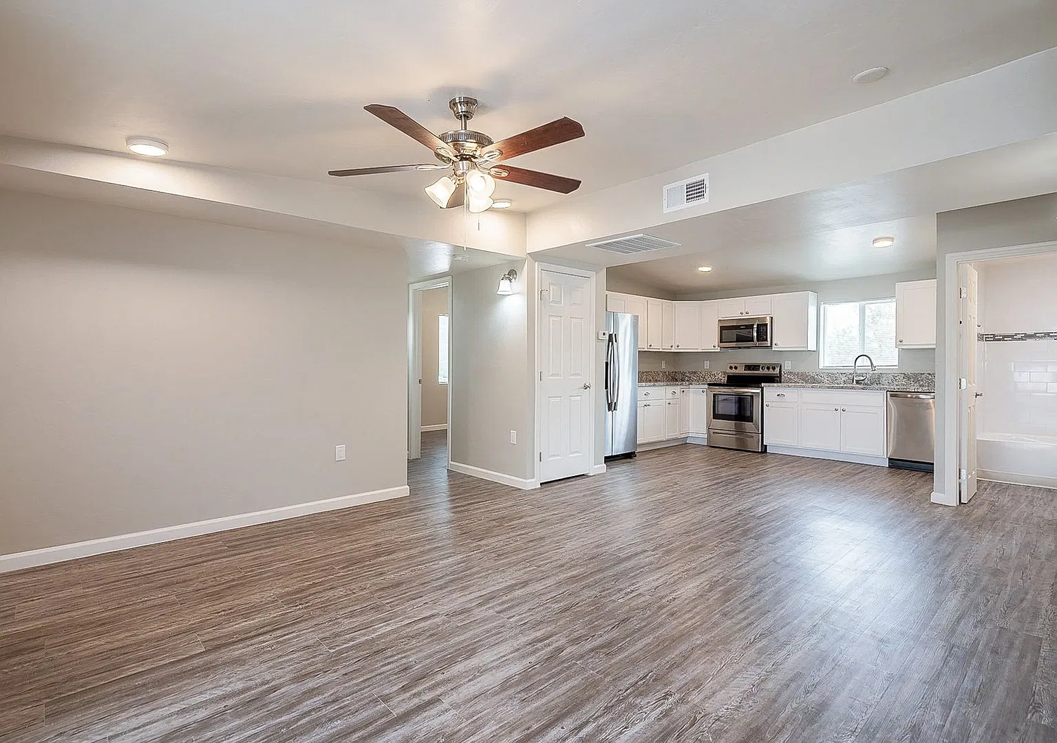 2223 E. Parkway Terrace — Photo 4
