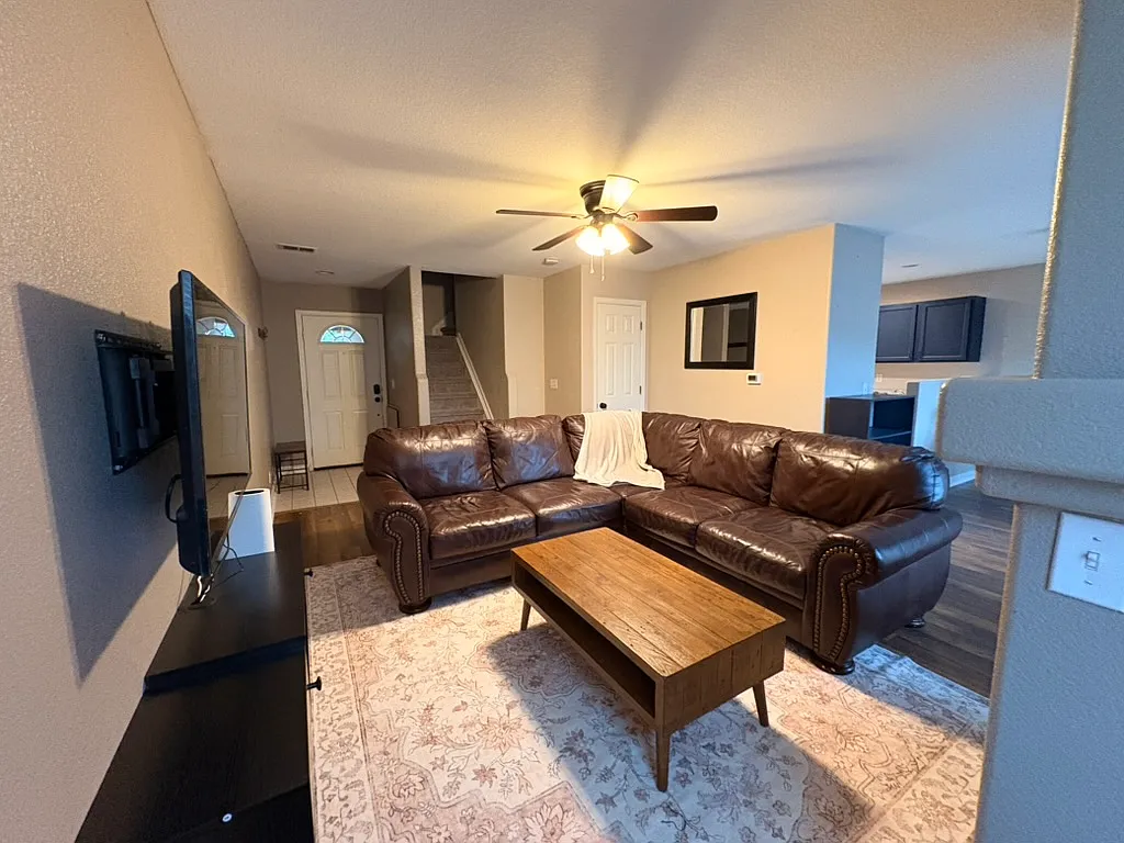 3 bed, 2.5 bath, 1510 sqft, $3,500 — Photo 3