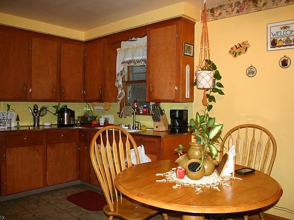 5th image of 3160 Winthrop Dr