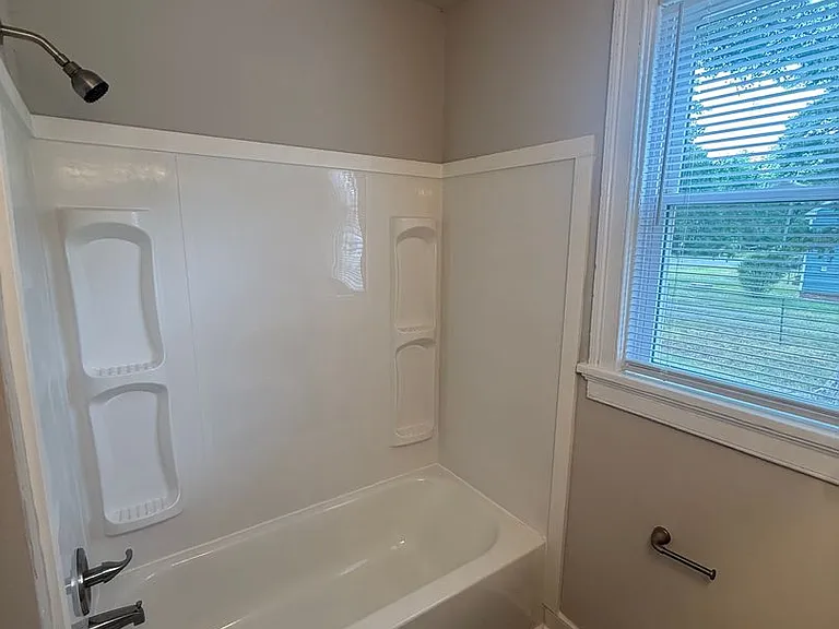 1840 Powell Rd — Photo 24
