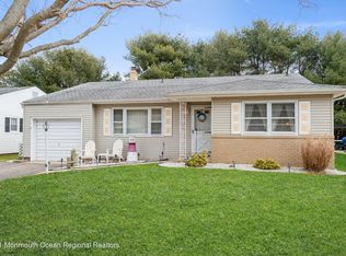 82 Castleton Dr, Toms River, NJ 08757