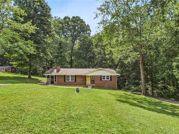 1145 Brookhaven Rd, Walnut Cove, NC 27052