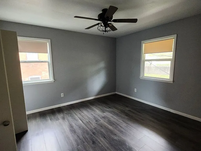 117 E Harrison St — Photo 6
