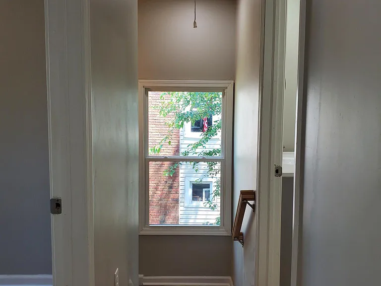 952 Lilley Ave — Photo 8