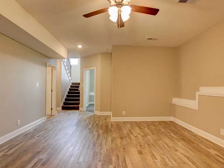 1121 Cardinal Creek Dr — Photo 25