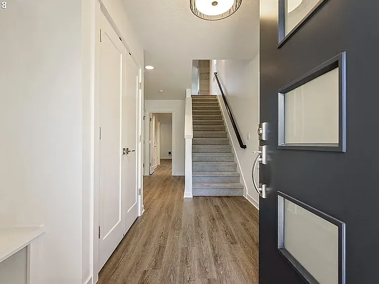 4130 NE Cleveland Ave — Photo 2