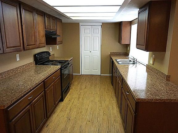 3rd image of 5606 Windsor Forest Dr