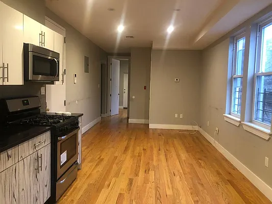 Rented by Premier Metro Realty Corp | media 3