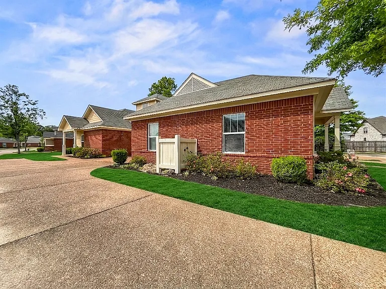 Westbrook Crossing Apartments — Photo 6