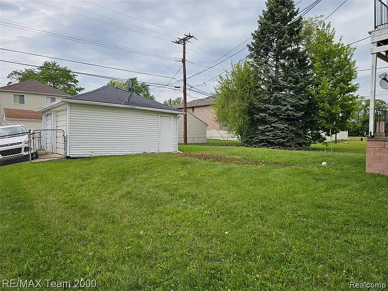 7005 Orchard Ave — Photo 3
