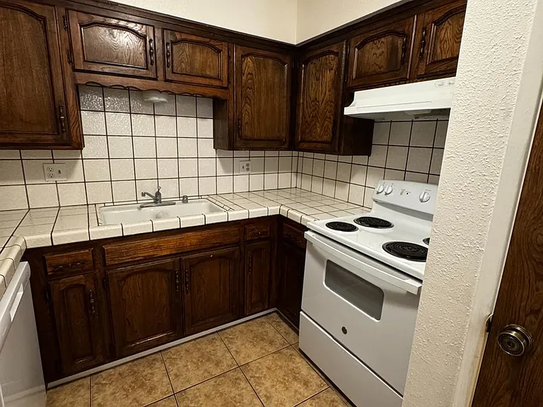 4313 N Emerson Ave #103 — Photo 8