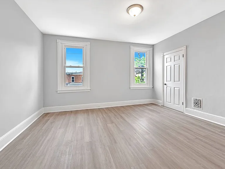 21 Adella Ave — Photo 15