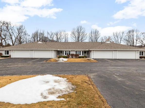 607 Hartford SQUARE, Hartford, WI 53027