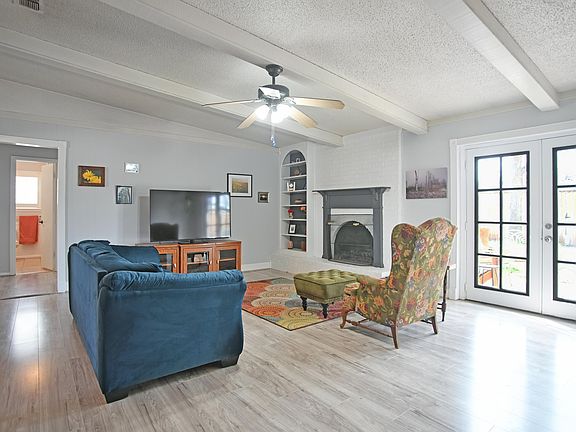 4th image of 4327 57th St