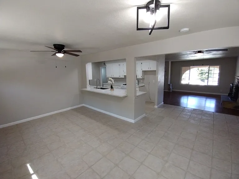 909 Galopago St — Photo 10