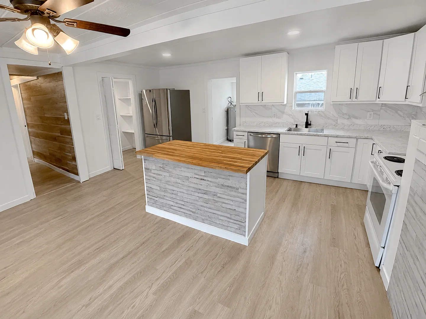 Stunning, Newly Renovated 2BR | 1BA — Photo 4