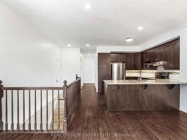 43 Claridge Dr — Photo 8