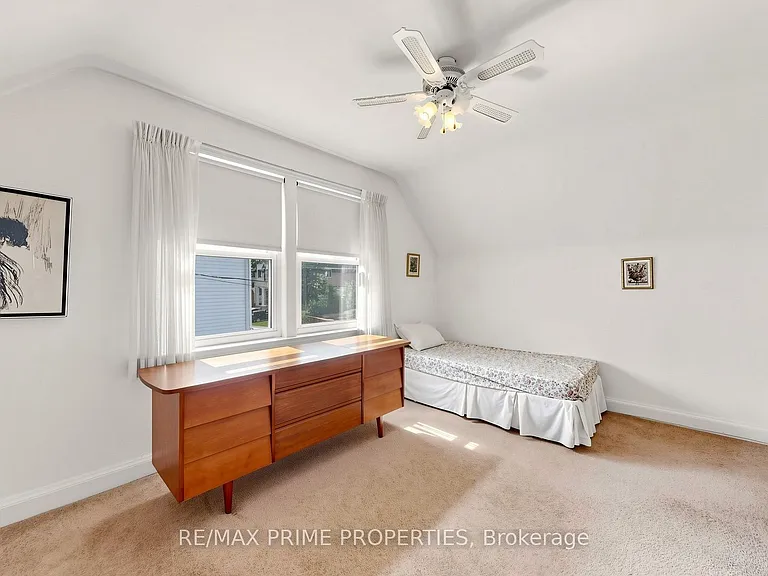 33 Irvington Cres — Photo 22