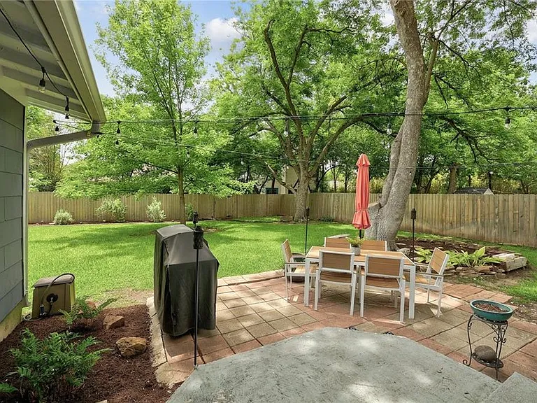 1101 Brentwood St — Photo 21