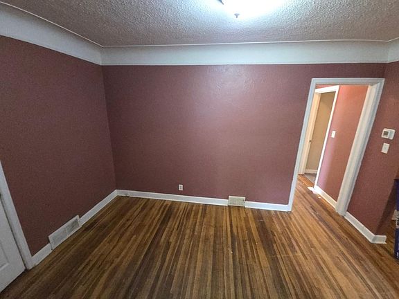 4th image of 1041 6th St E