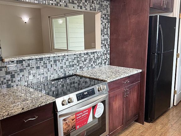 3rd image of 9978 Appletree Place