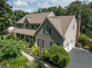 71 Old Mountain Rd, Lebanon, NJ 08833