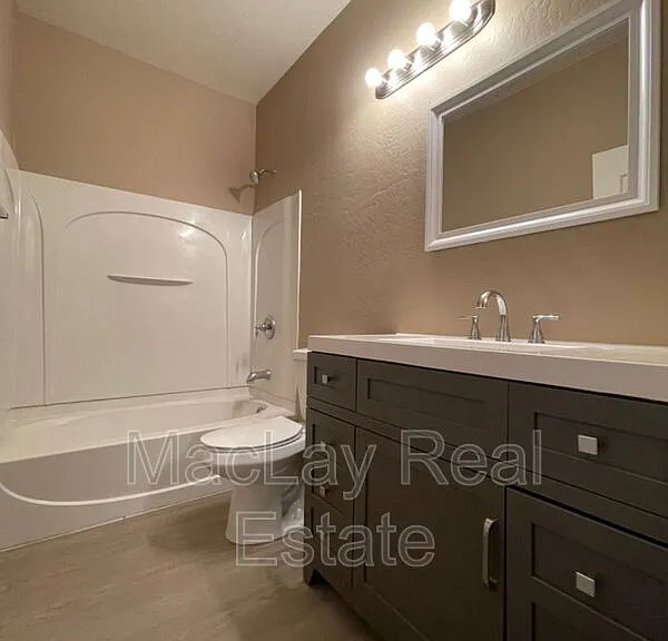 10024 E Isleta Ave — Photo 6