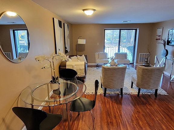 3rd image of 2 Roedean Dr APT 108