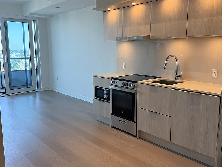 448 Burnhamthorpe Rd W #5606 — Photo 8