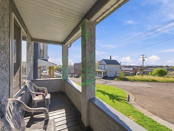 4th image of 126 N 19th Ave W