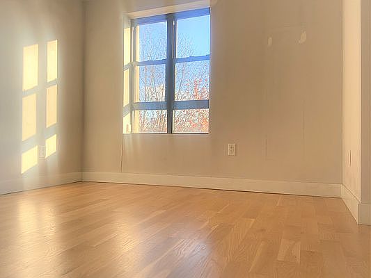 3rd image of 431 Bainbridge St #4F