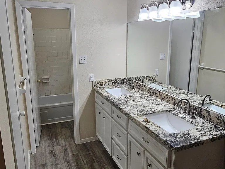 1113 E Amherst Ln — Photo 12