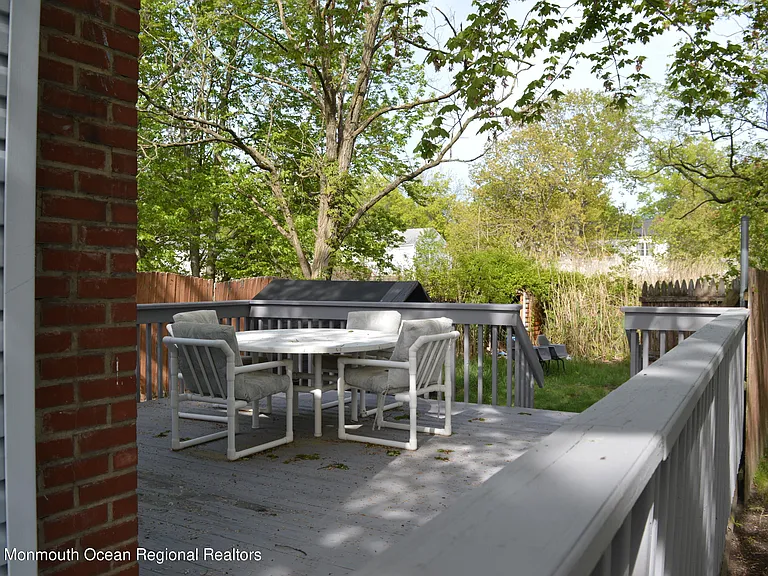 186 S Park Ave — Photo 24