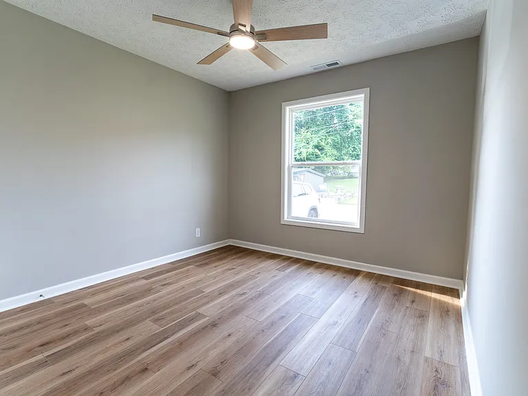 106 Hardin Ct — Photo 10