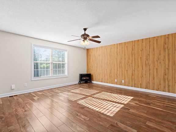 5th image of 3633 Fox Tail Dr