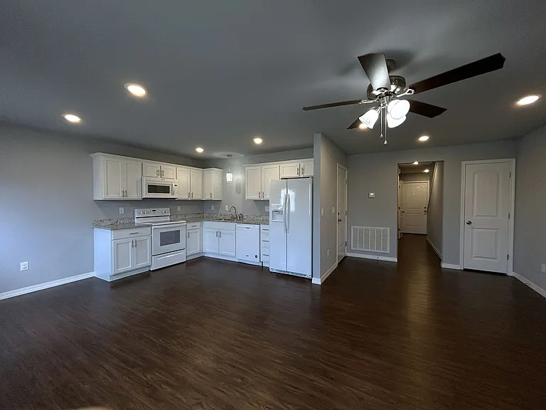624 N 6th St #2 — Photo 5