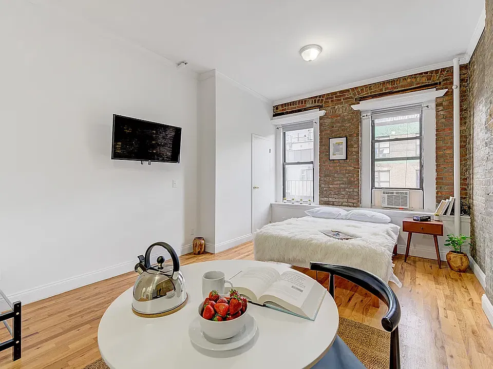 118 E 102nd St #2B